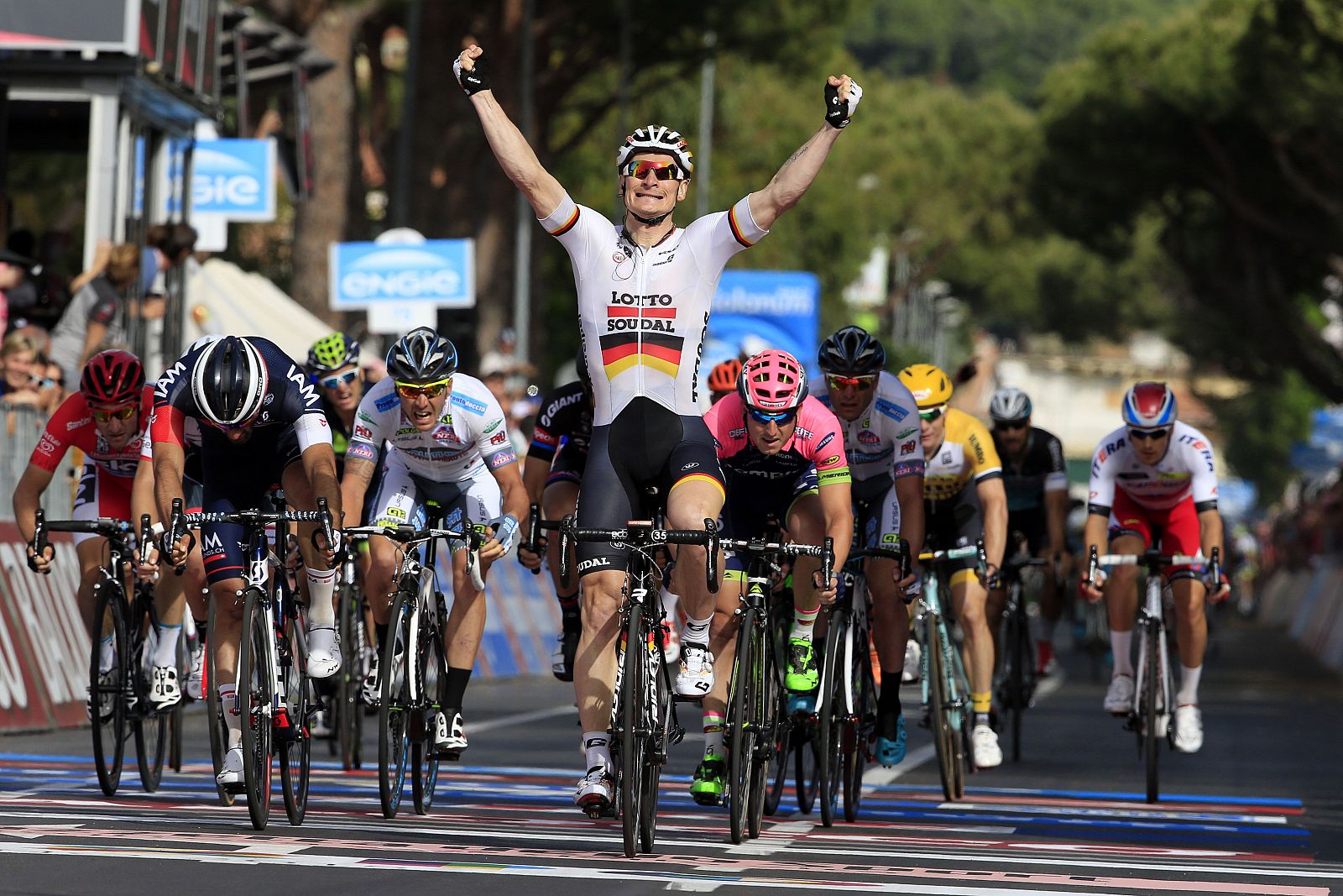 Andre Greipel celebra su victoria en la sexta etapa tras imponerse al sprint.