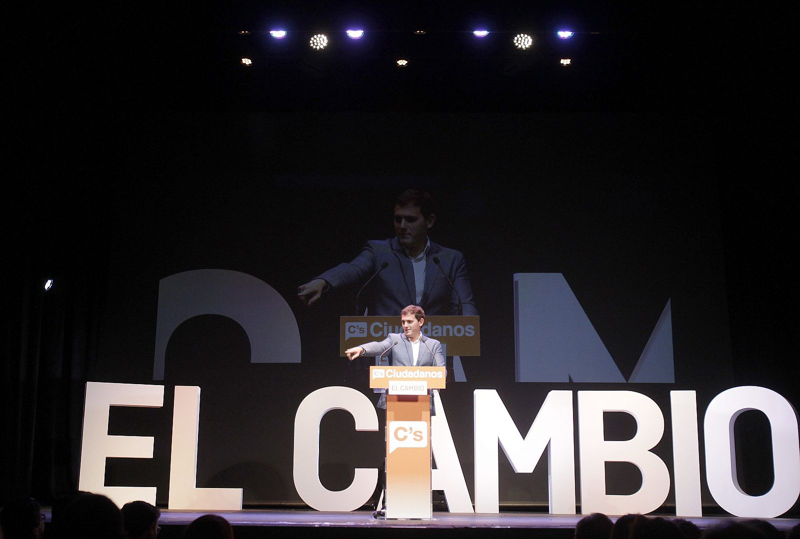 ACTO CENTRAL DE CAMPAÑA CELEBRADO EN EL TEATRO COMPAC DE MADRID