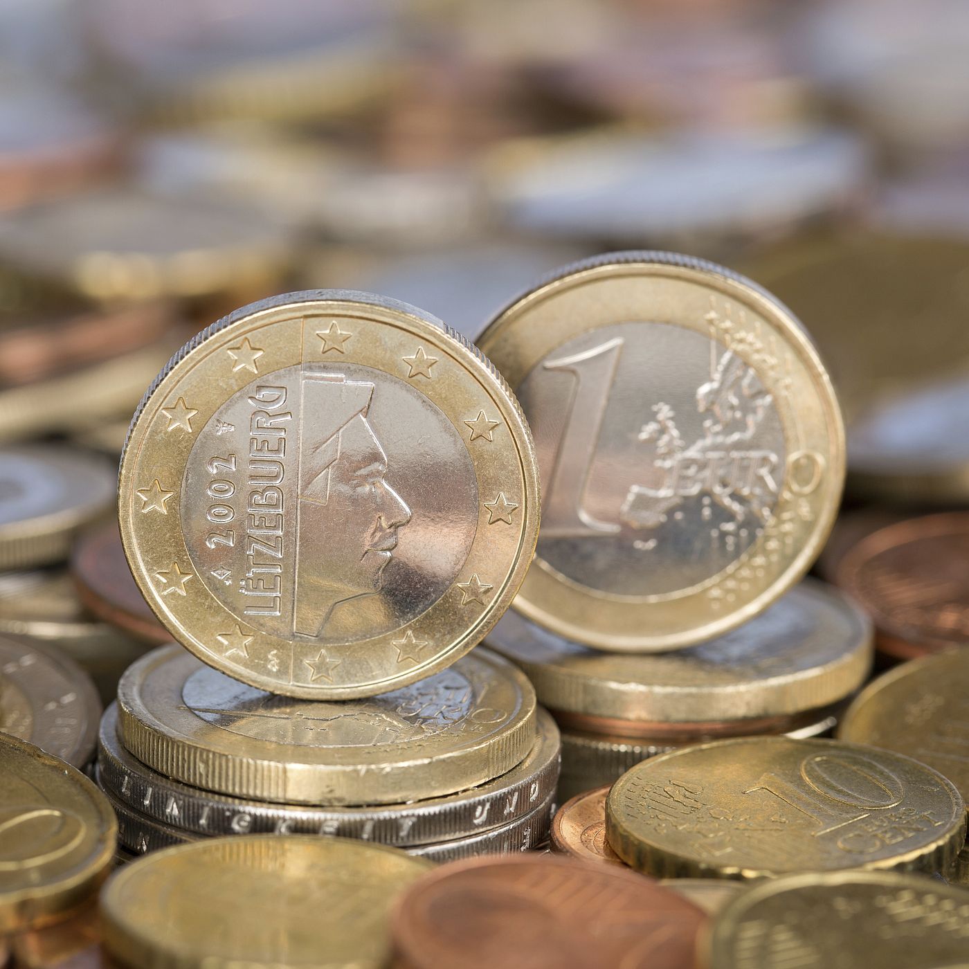 Una moneda de un euro de Luxemburgo, la segunda región más rica de la UE despúes de Londres