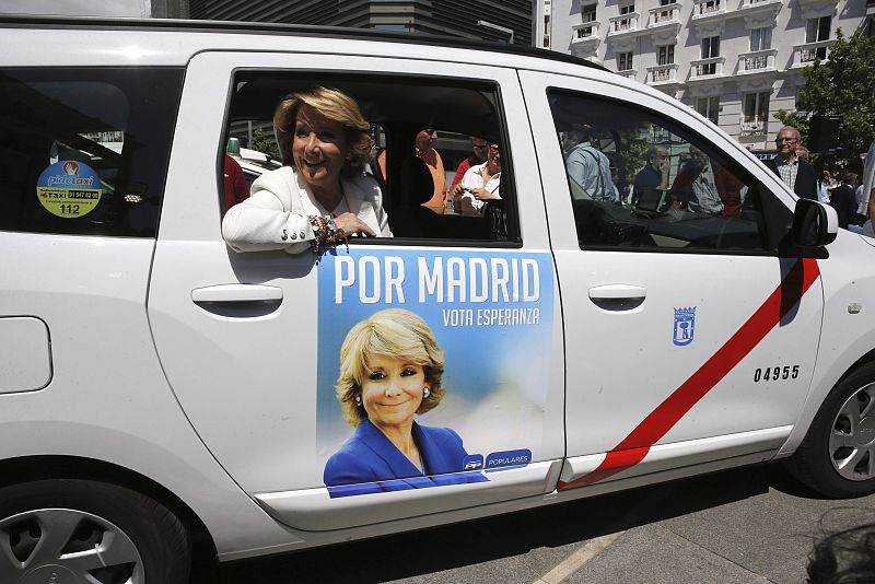 CRISTINA CIFUENTES Y ESPERANZA AGUIRRE PRESENTAN AUTOBUSES DE CAMPAÑA