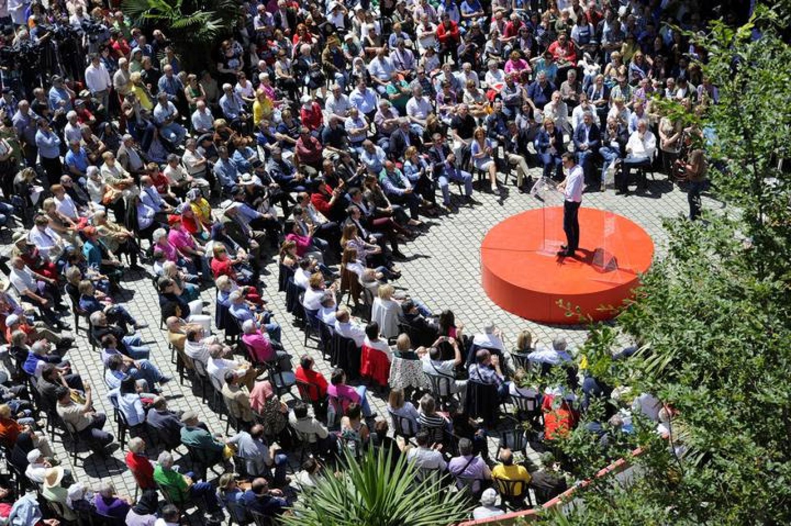 El líder del PSOE, Pedro Sánchez, en uno de sus últimos mítines en Vigo