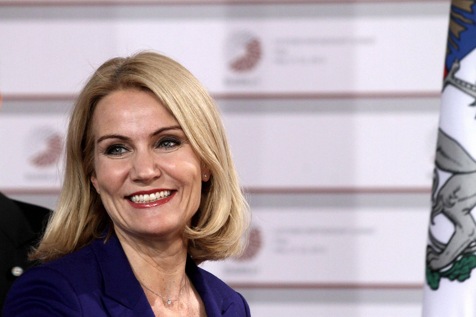 La primera ministro de Dinamarca, Helle Thorning-Schmidt, asiste a una cena de trabajo en Riga (Letonia).