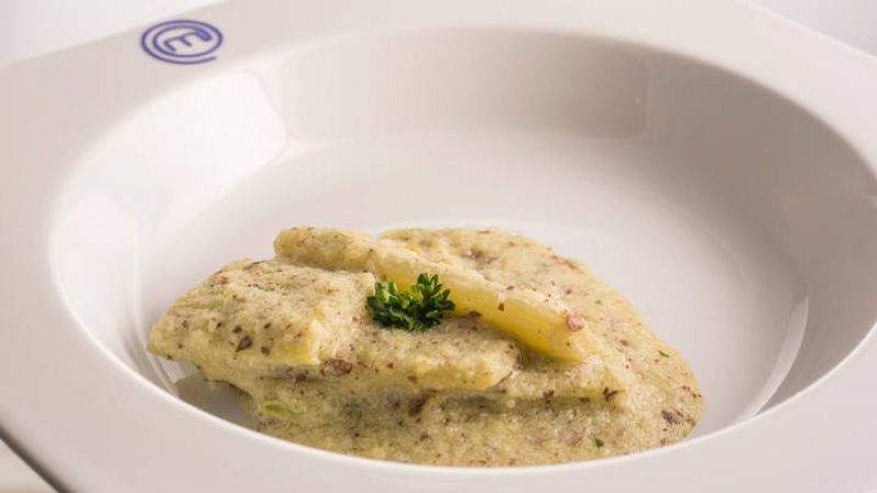 Cardos en salsa de almendras