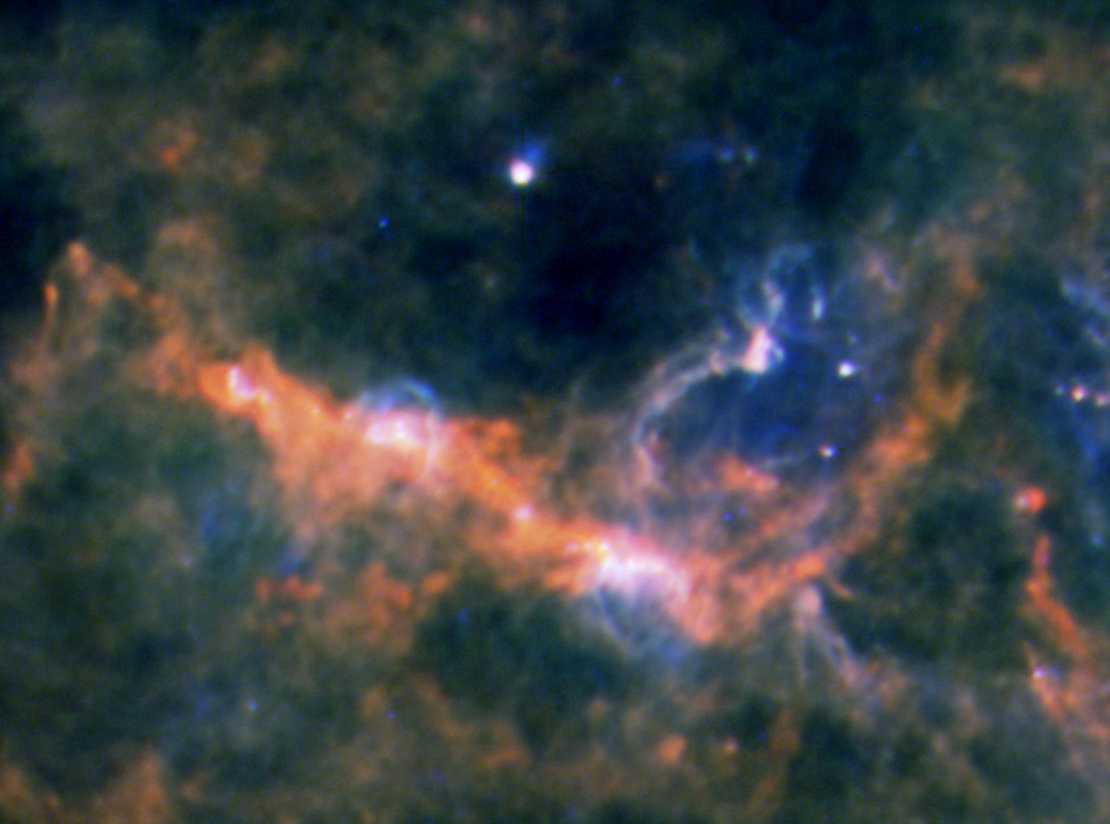 Vista obtenida por el telescopio espacial Herschel del filamento G47