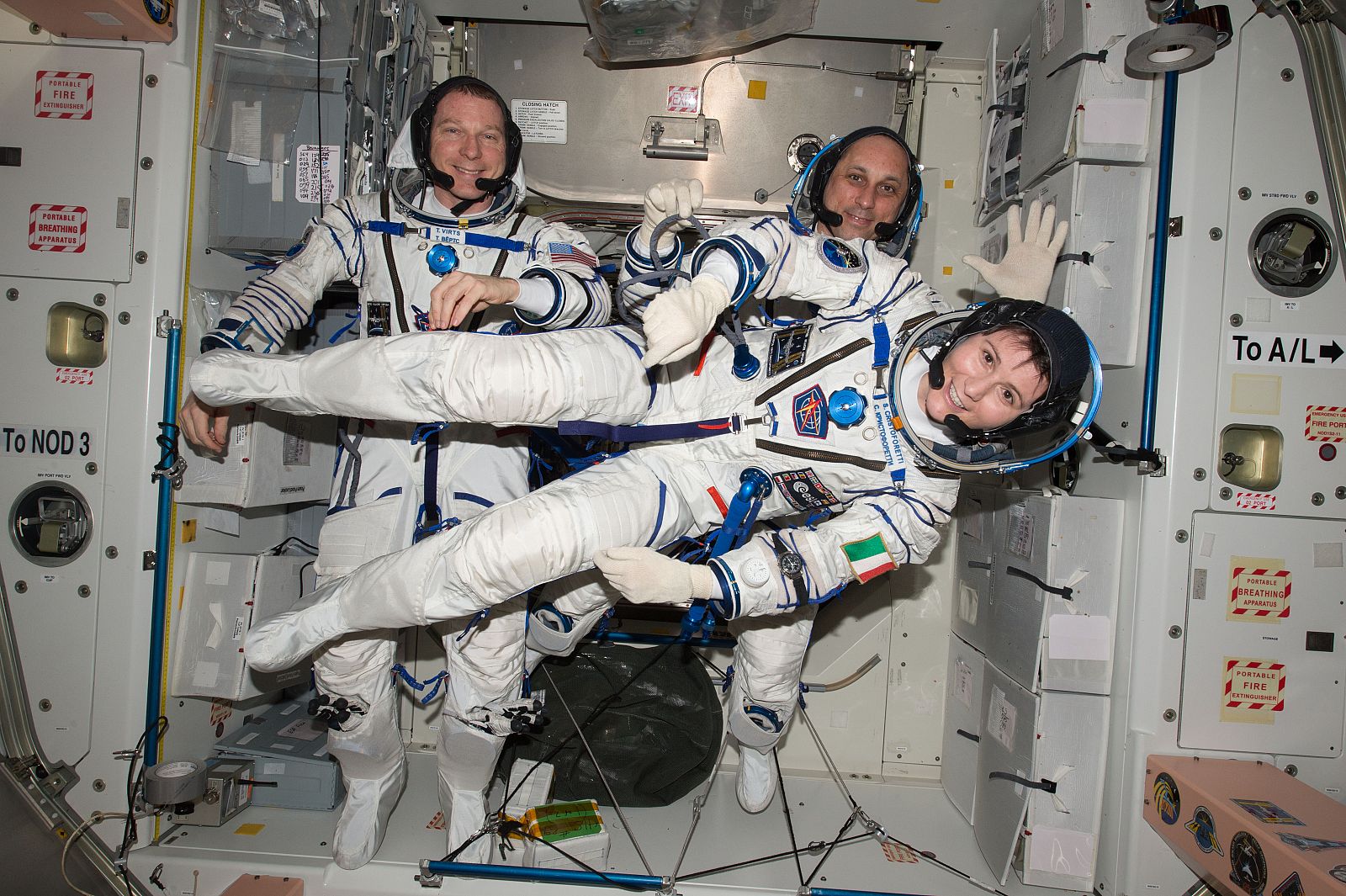 Los astronautas Samantha, Terry y Anton en la Estación Espacial Internacional.
