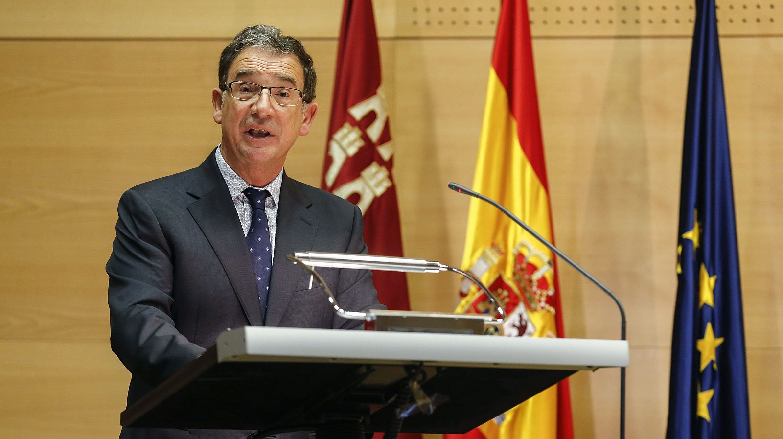 El delegado del Gobierno en la Región de Murcia, Joaquín Bascuñana, durante su intervención en el acto del 36 aniversario de la Constitución Española,