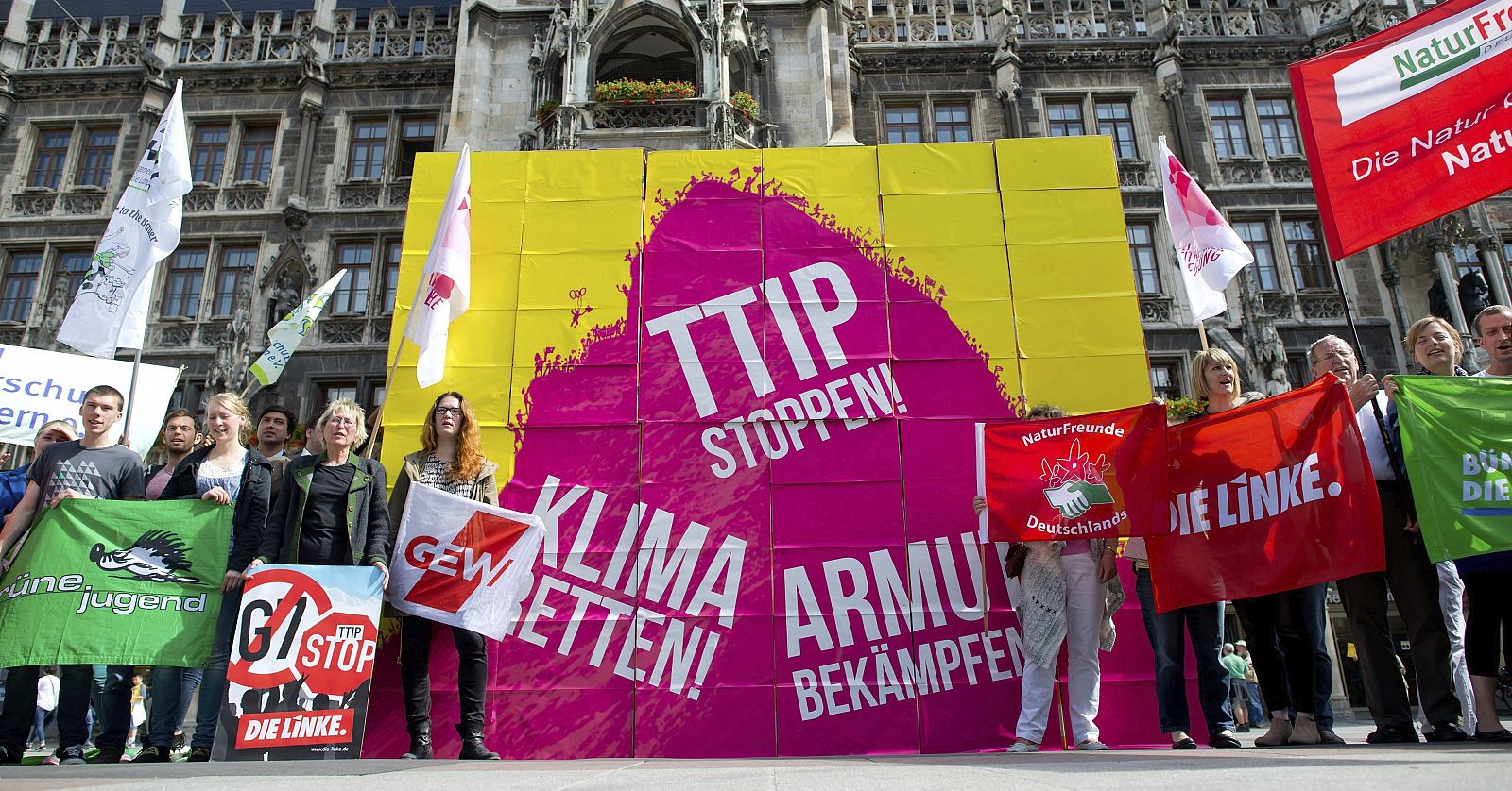 Activistas contrarios al TTIP protestan en la ciudad alemana de Múnich