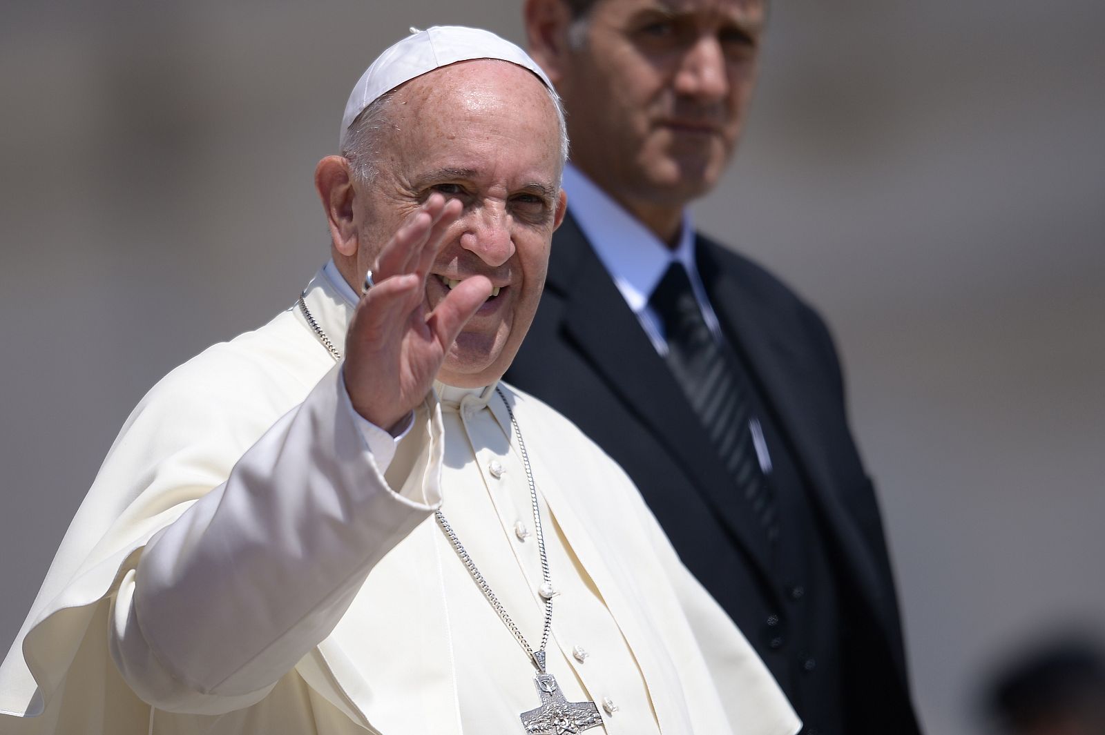 El papa Francisco, durante su audiencia en la Plaza de San Pedro este 10 de junio