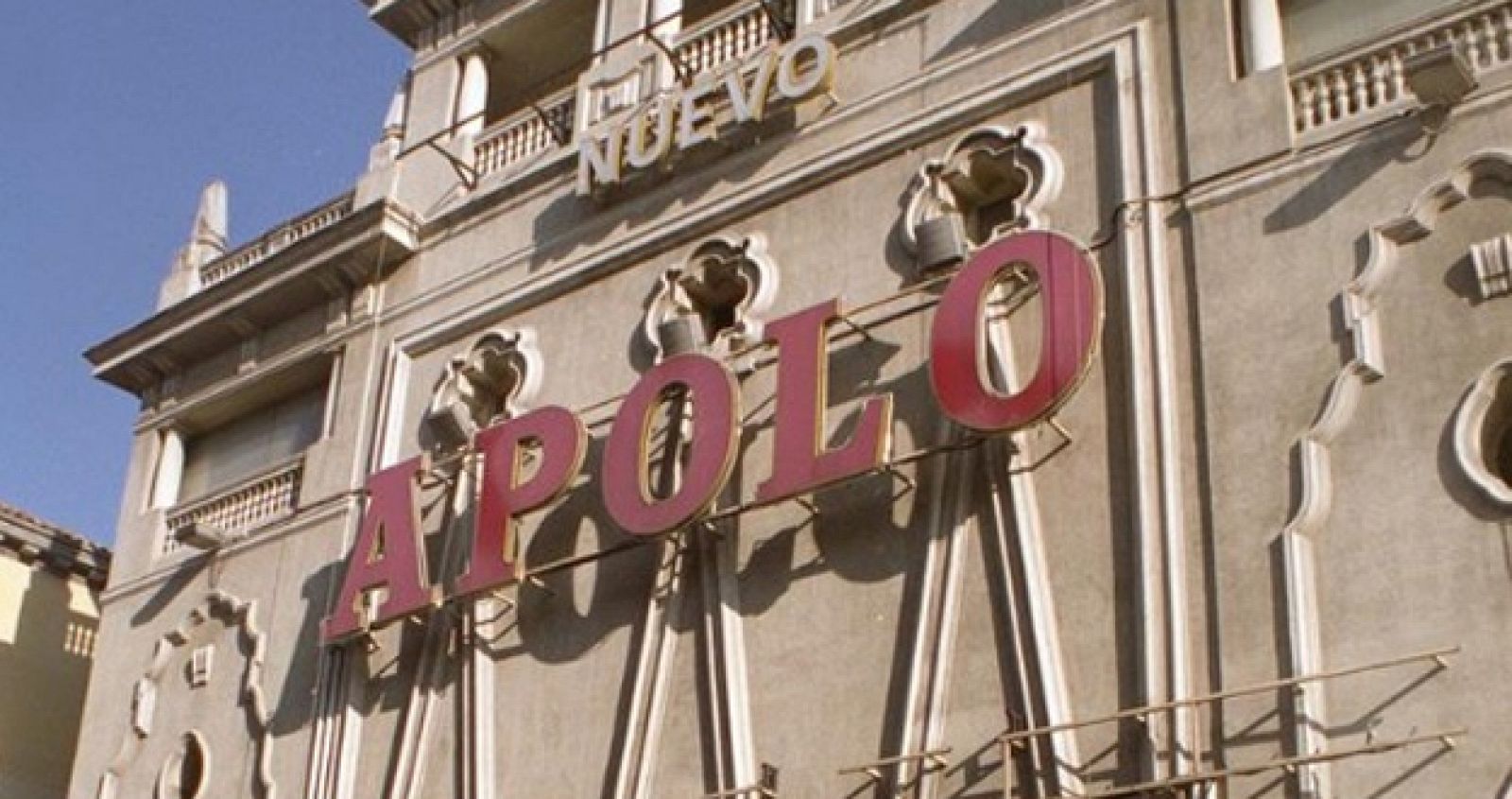 Fachada del Teatro Nuevo Apolo.