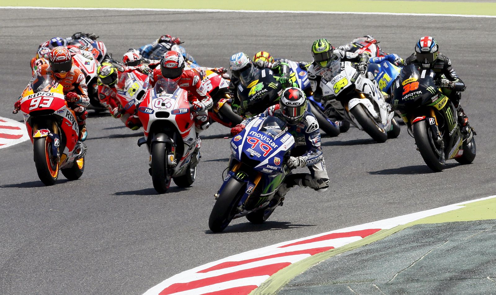 El piloto español Jorge Lorenzo ha dominado la carrera de Montmeló desde las primeras vueltas.