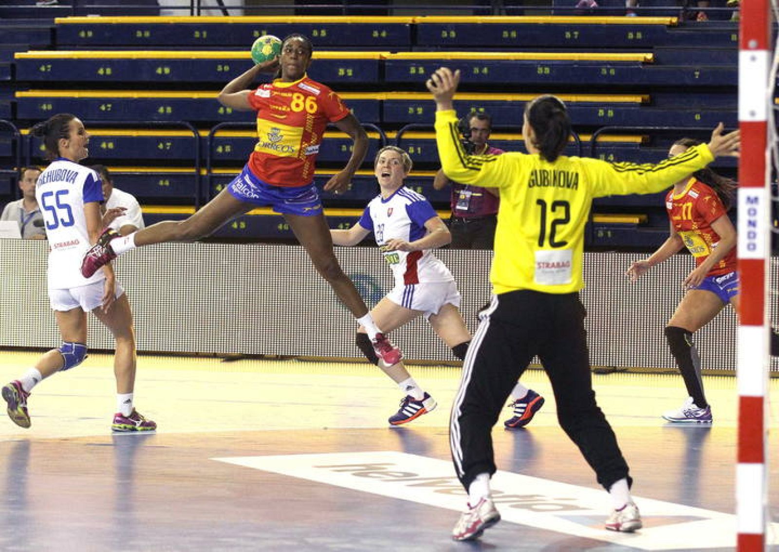 Imagen del encuentro de ida, en el que España se impuso por 6 goles de diferencia.