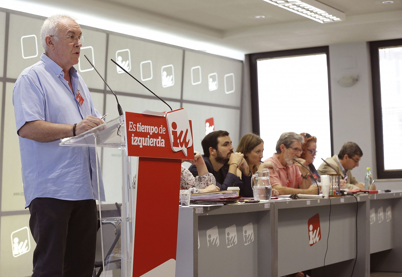 El coordinador federal de Izquierda Unida, Cayo Lara, durante su intervención ante el Consejo Político de IU en Madrid.