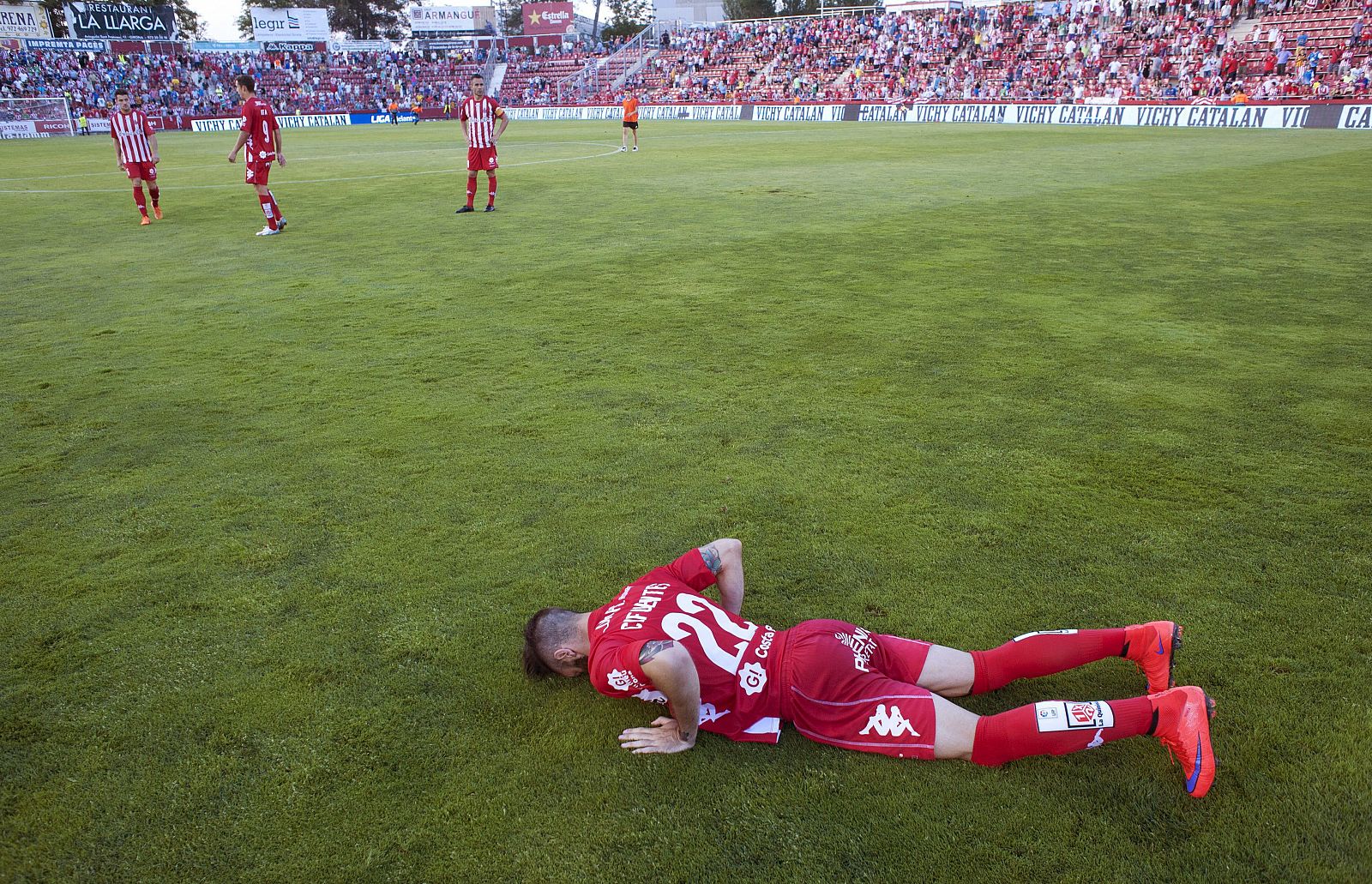 El jugador del F.C. Girona, Cifuentes, tras el partido contra el Lugo.