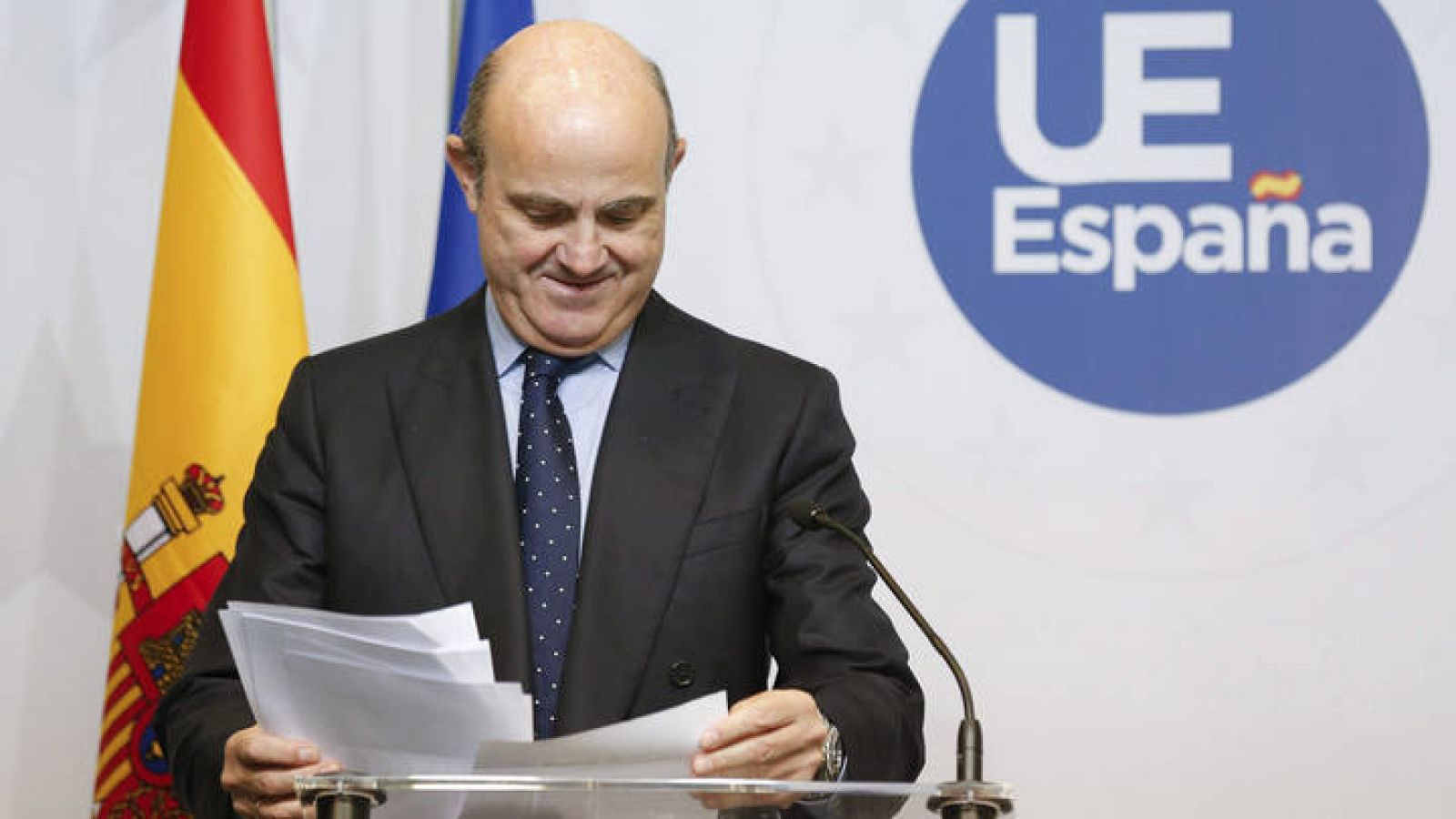 El ministro de Economía, Luis de Guindos, en la rueda de prensa del Ecofin