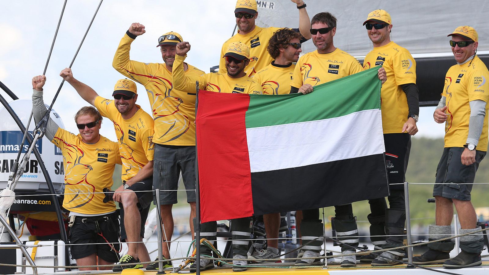 La tripulación del Abu Dhabi celebra la victoria en la Volvo Ocean Race