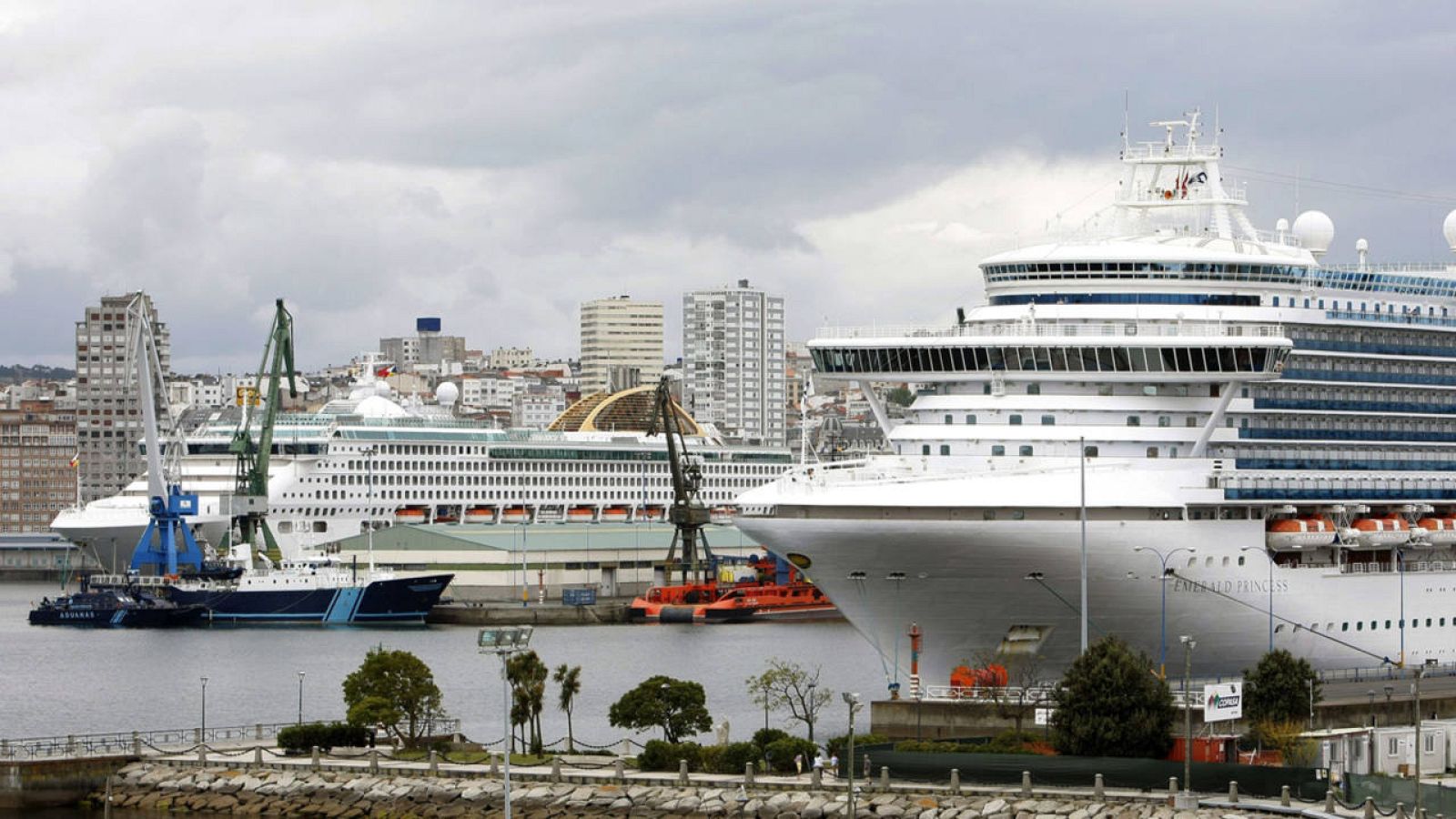 Los cruceros Sea Cloud II, Oceana y Emerald Princess en el Puerto de A Coruña (26/05/2014)