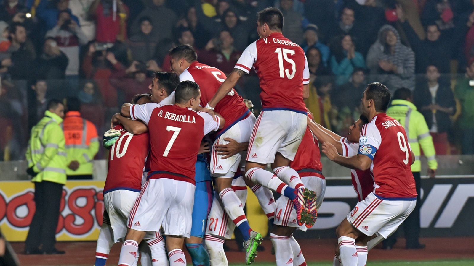 Los jugadores del combinado paraguayo celebran el pase a semifinales de la Copa América