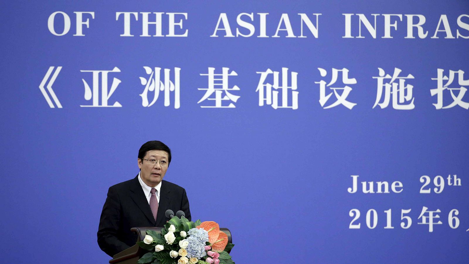 El ministro chino de Finanzas, Lou Jiwei, durante la ceremonia de fundación del Banco Asiático de Inversión.