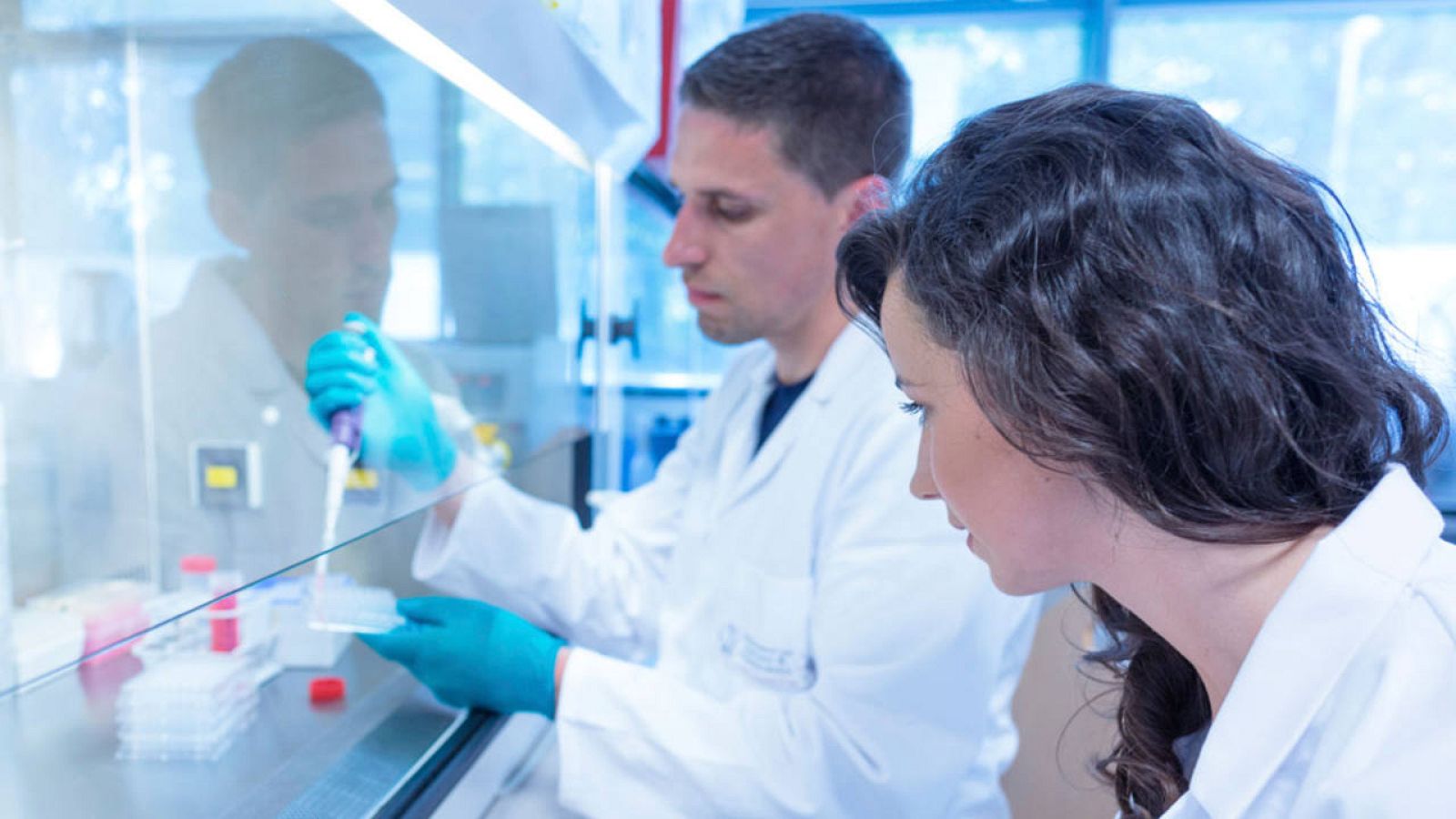 Investigadores en un laboratorio.