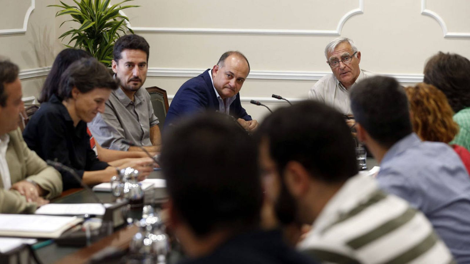 El alcalde de Valencia, Joan Ribó, preside la sesión extraordinaria de la junta de gobierno local.