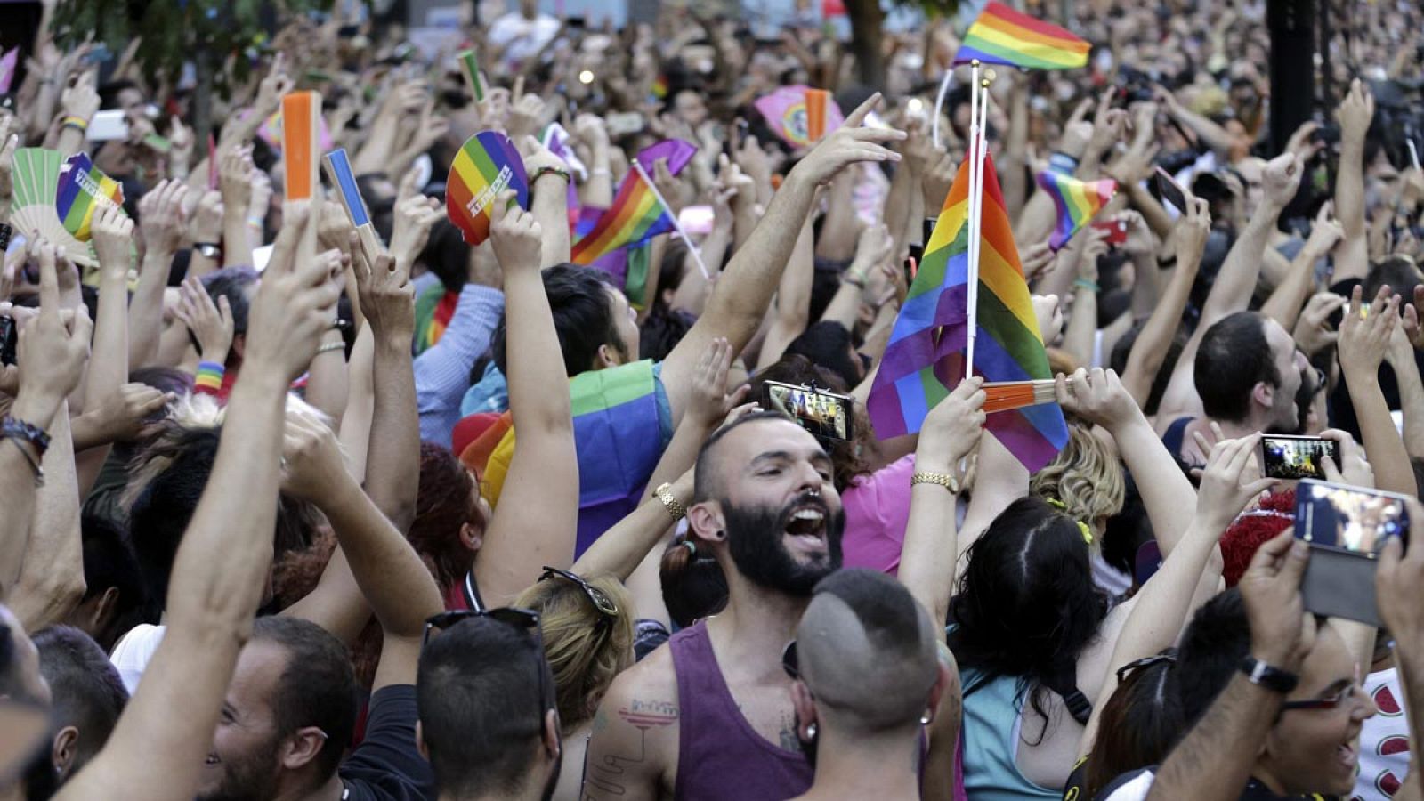 Cientos de personas acudieron el miércoles al pregón del Orgullo Gay en la plaza de Chueca