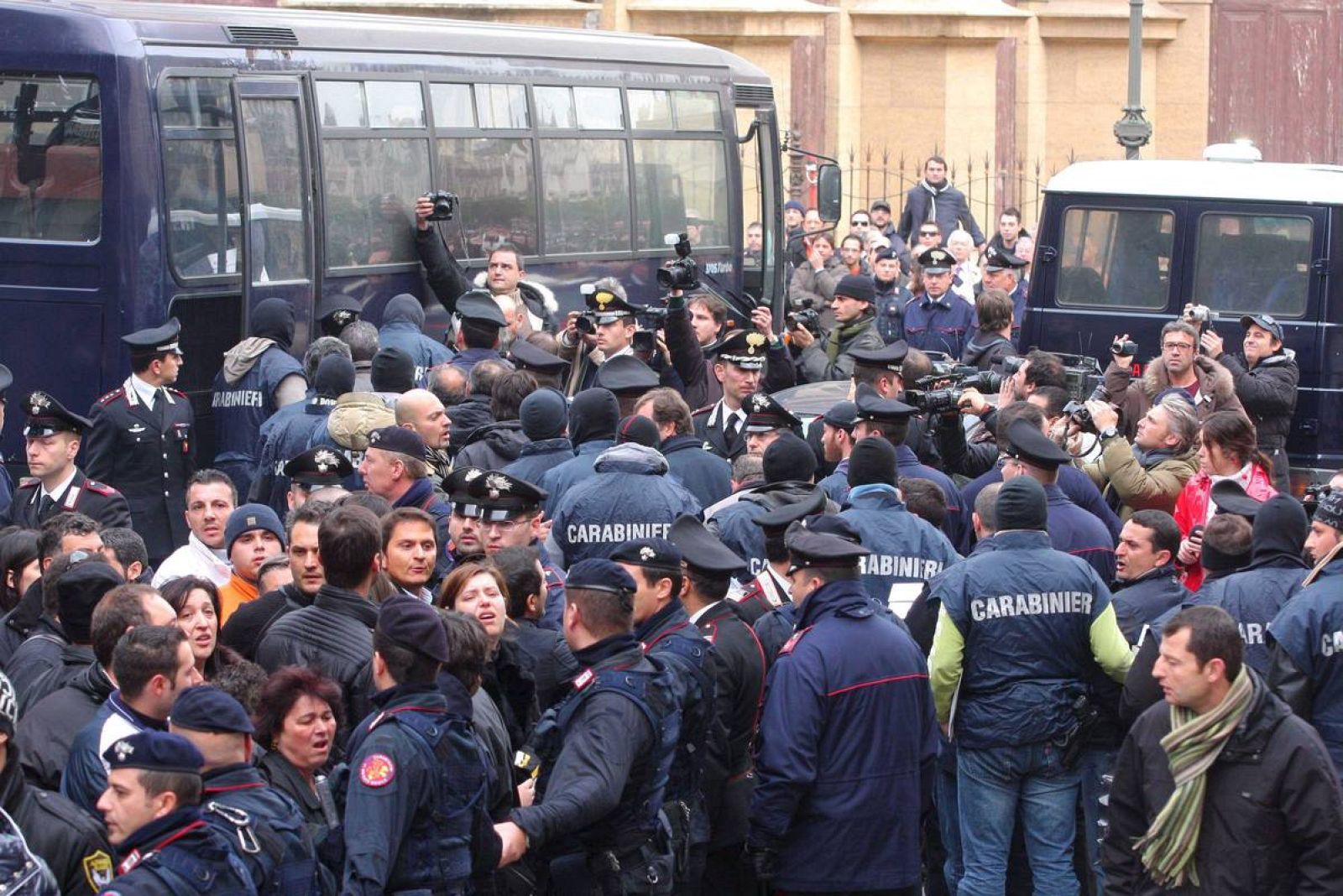 Operación de los carabineros italianos contra la Cosa Nostra siciliana en Palermo (Italia) en una imagen de archivo.