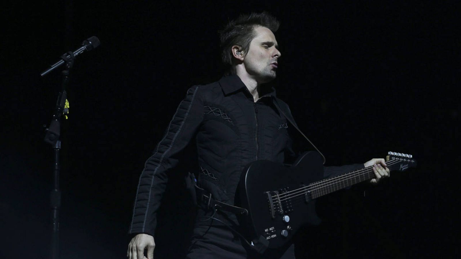 Matthew Bellamy, vocalista de la banda británica Muse.
