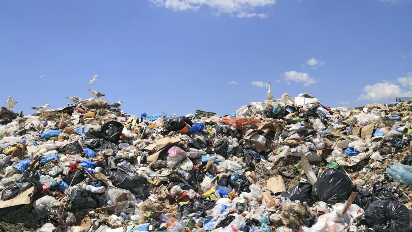 Imagen de archivo de basura en un vertedero.