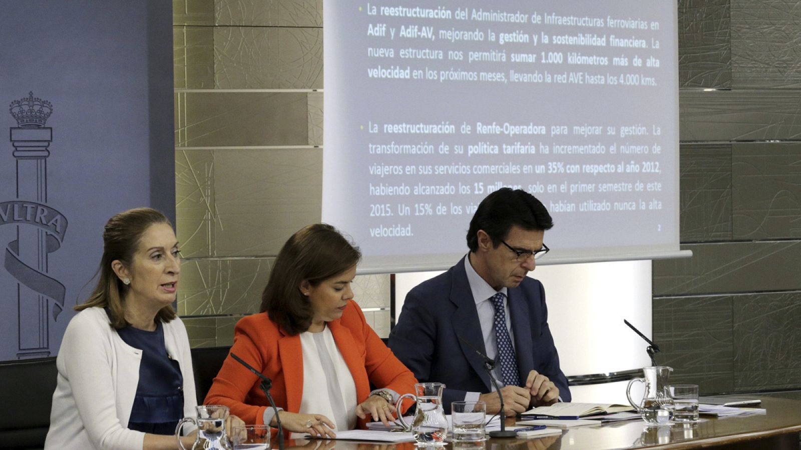 La vicepresidenta del Gobierno, Soraya Sáenz de Santamaría, y los ministros de Fomento, Ana Pastor, y de Industria, José Manuel Soria