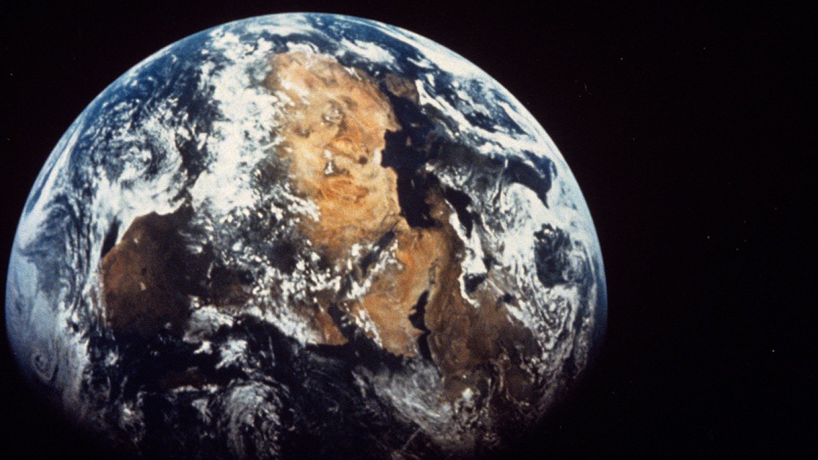 Vista del planeta Tierra tomada desde la Luna