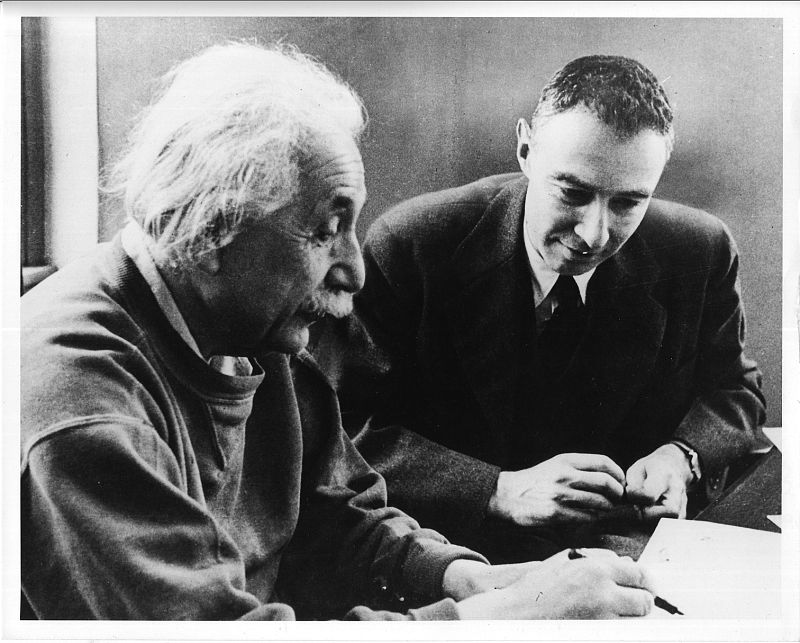 Los creadores de la bomba: Einstein y Oppenheimer