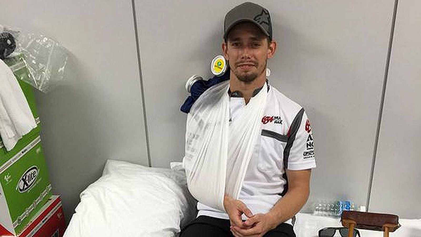 Imagen que el propio Casey Stoner ha colgado en su cuenta de Twitter después del accidente.