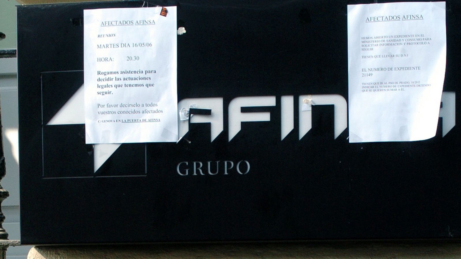 Cartel informativo para los afectados por Afinsa en una imagen de archivo