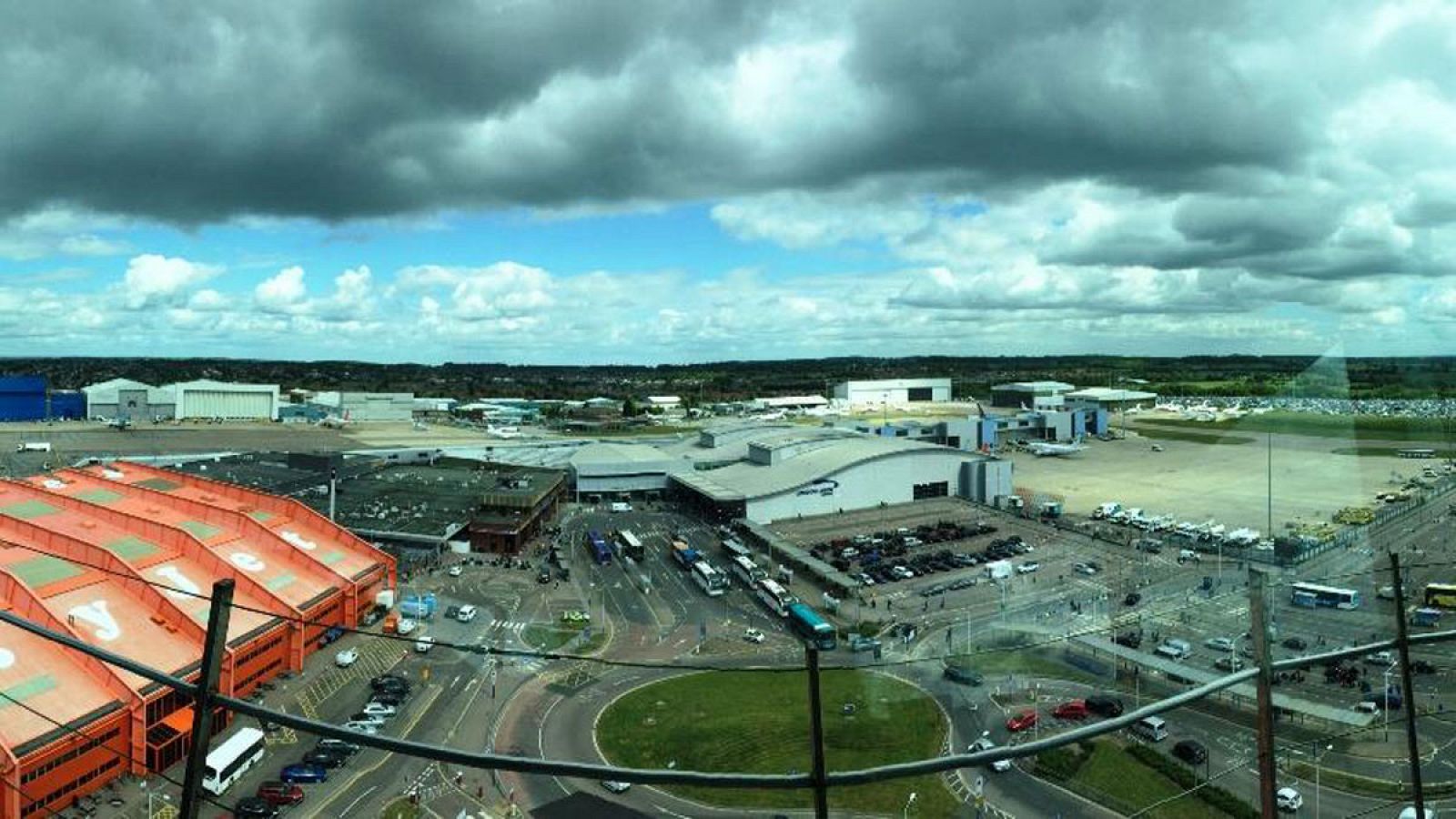 Vista general del aeropuerto de Luton en Londres gestionado por la empresa española Aena