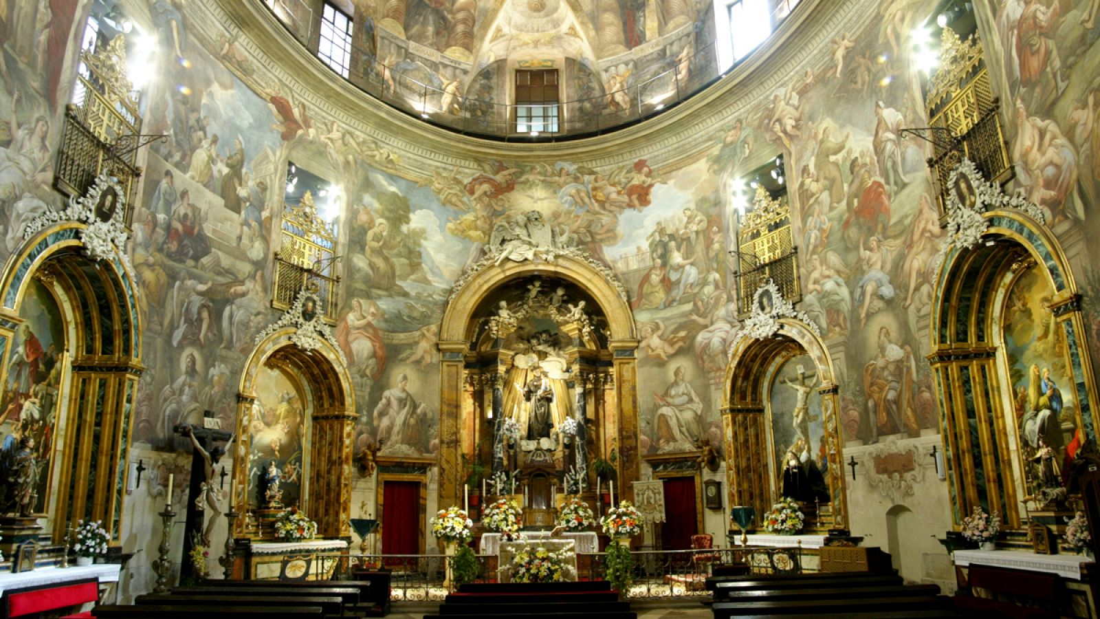 Imagen del retablo mayor restaurado de la Iglesia de San Antonio de los Alemanes de Madrid