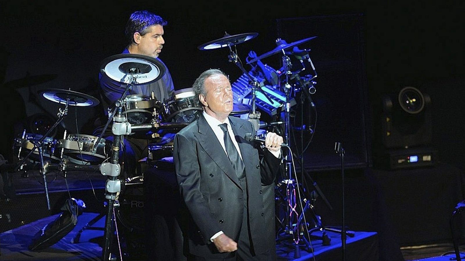 Julio Iglesias durante su actuación en Starlite Marbella 2014.