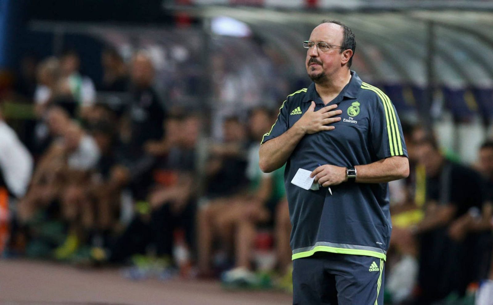 Benítez dando instrucciones durante el partido ante el Milan