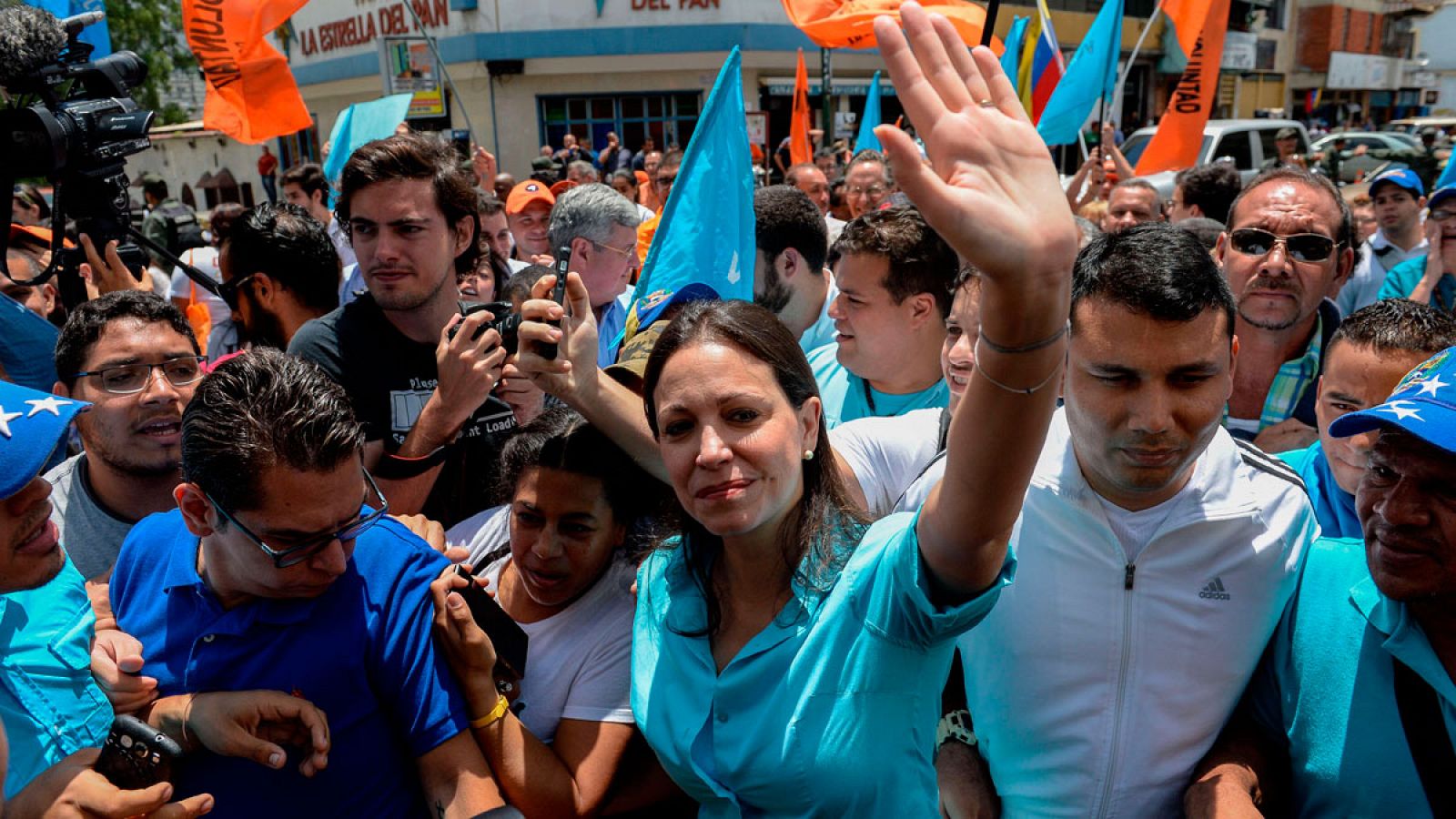 La líder opositora María Corina Machado a su llegada a la sede del Consejo Nacional Electoral de Venezuela.