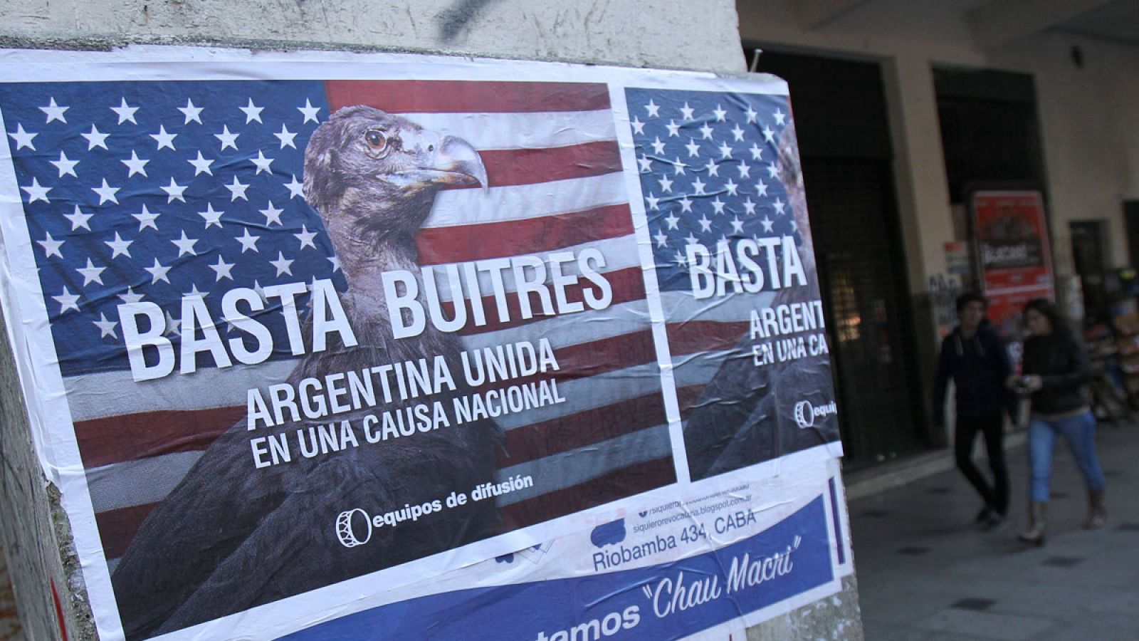 Imagen de archivo de un cartel en Buenos Aires contra los fondos especulativos.