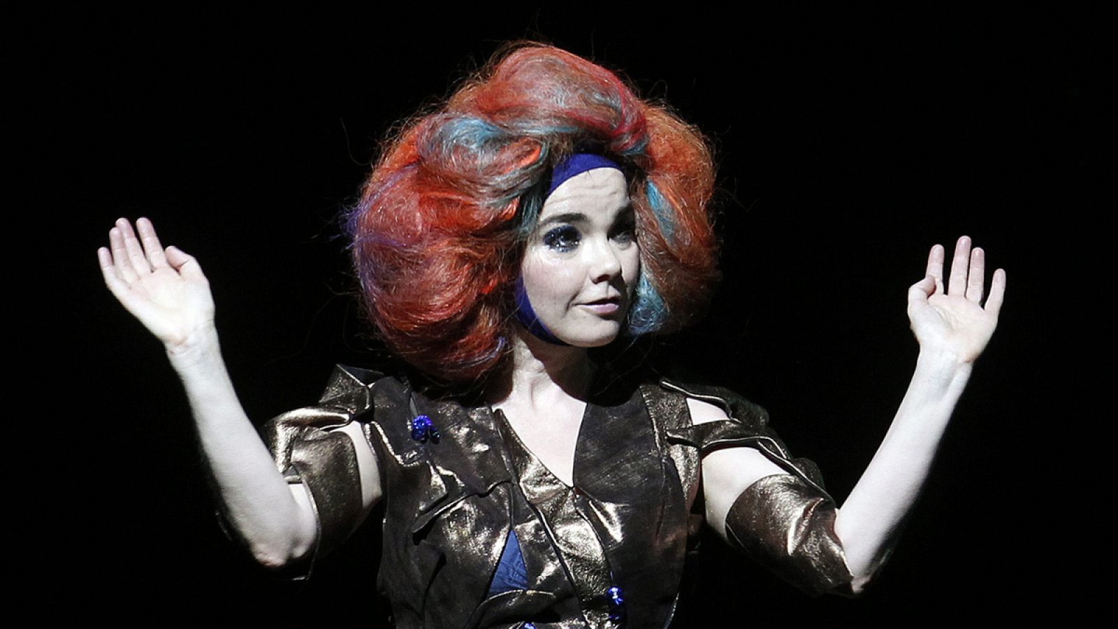 Björk durante un concierto en el Festival Internacional de Música Alternativa Lollapalooza de Chile en 2012