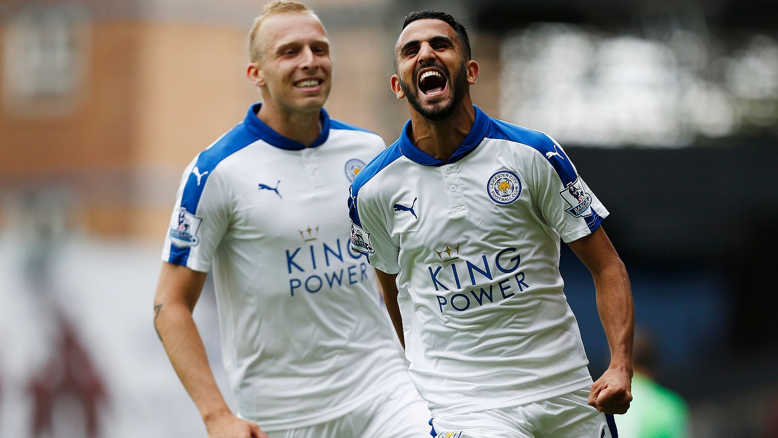 Riyad Mahrez celebra el tanto marcado al West Ham.