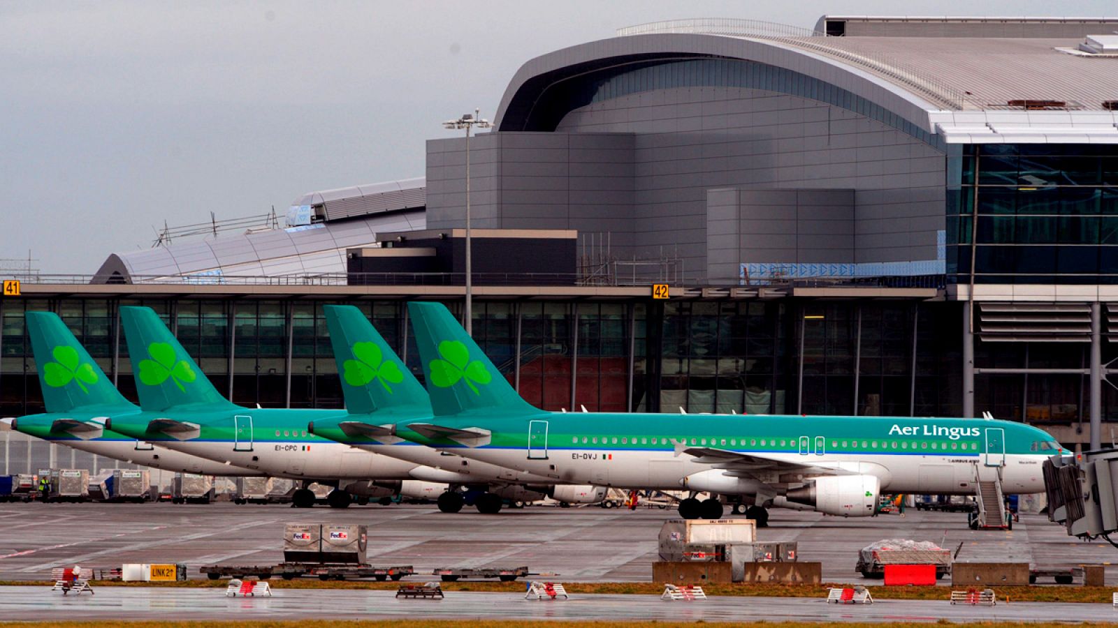 Aviones de Aer Lingus en el aeropuerto de Dublín