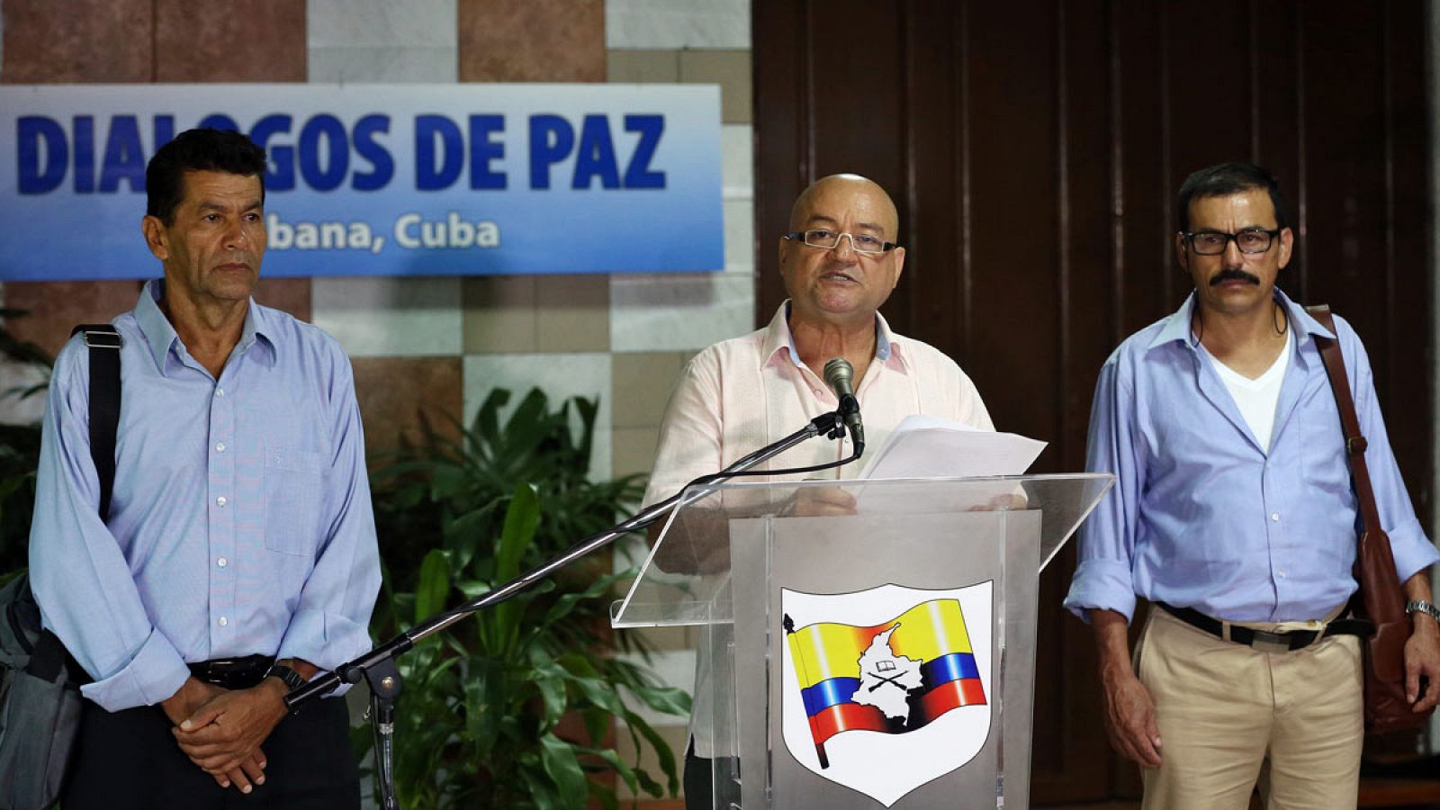 El comandante de las FARC, Carlos Antonio Losada, anuncia la prolongación de la tregua en La Habana