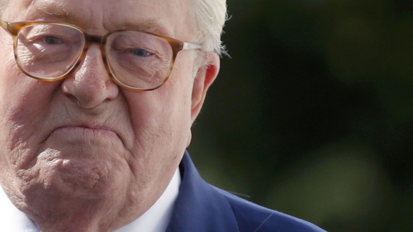 Jean-Marie Le Pen a su llegada a la reunión donde le fue notificada la expulsión