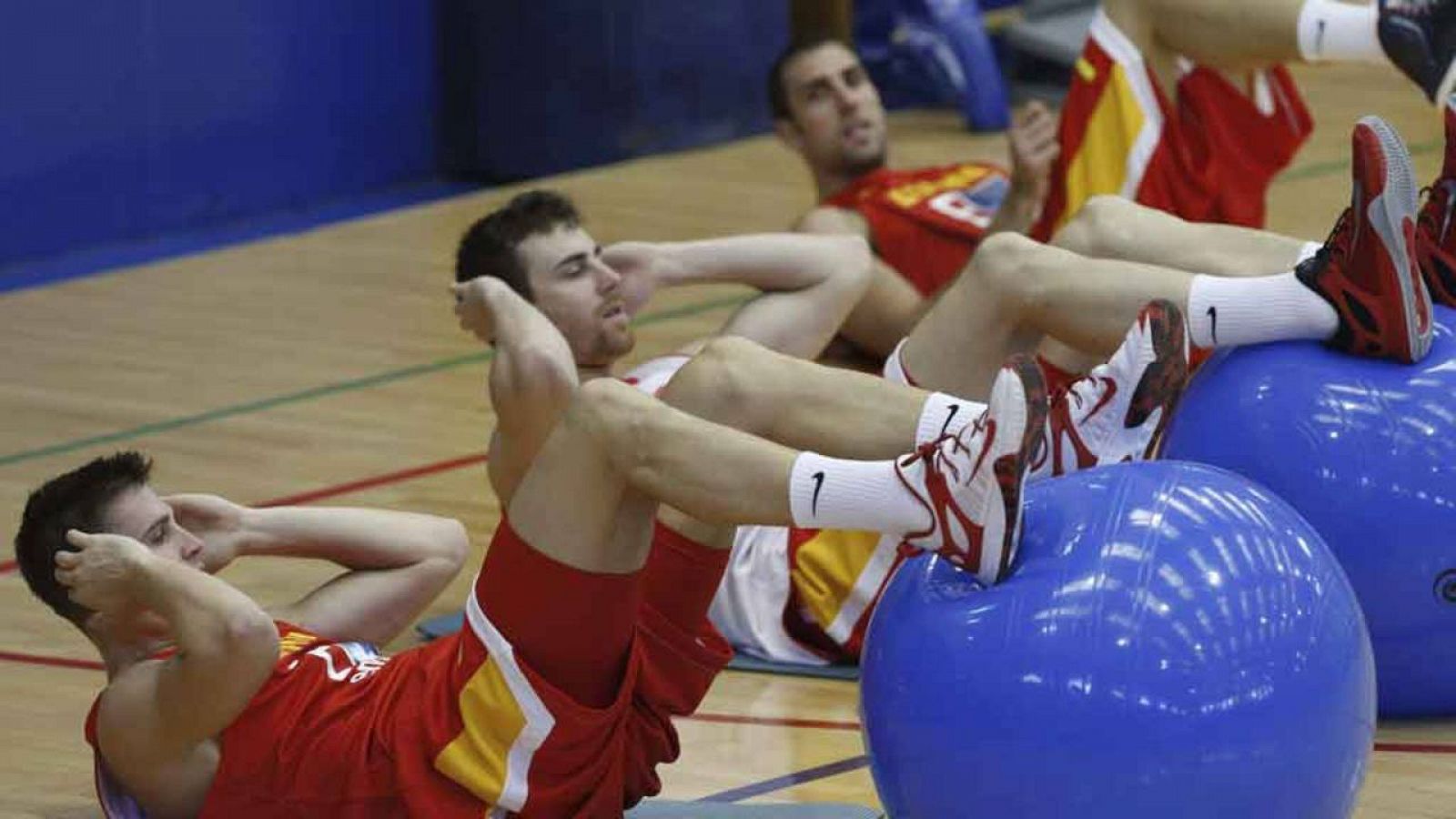 Xabi Rabaseda, en un entrenamiento de la selección junto a Claver y Aguilar