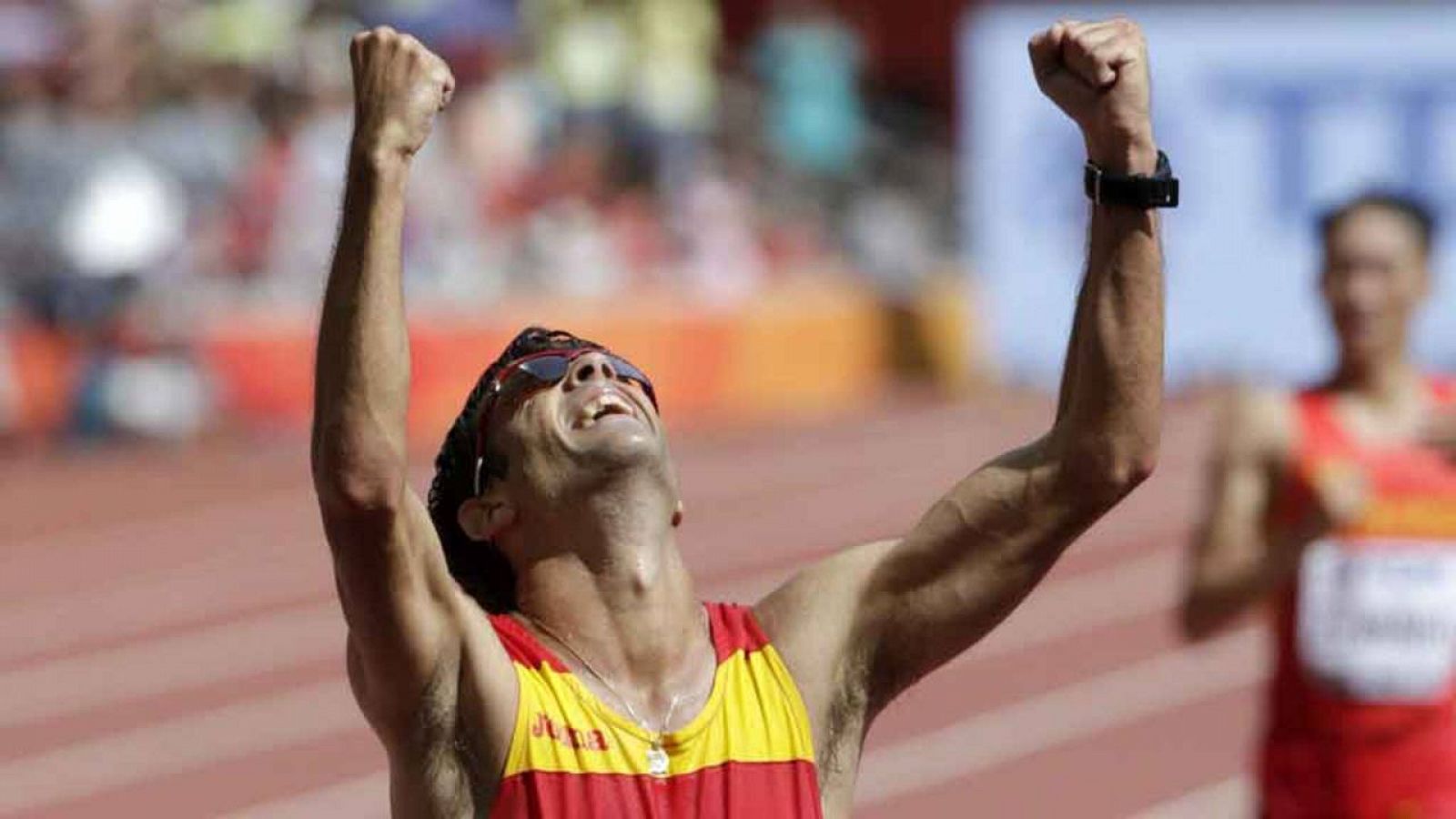 Miguel Ángel López celebra su oro en Pekín