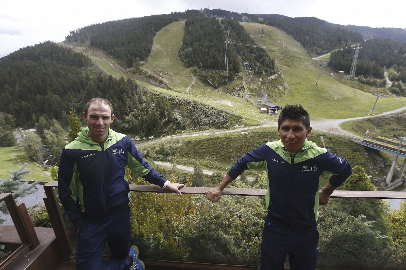 Imagen de los ciclistas del equipo Movistar, Alejandro Valverde y Nairo Quintana, en Andorra.