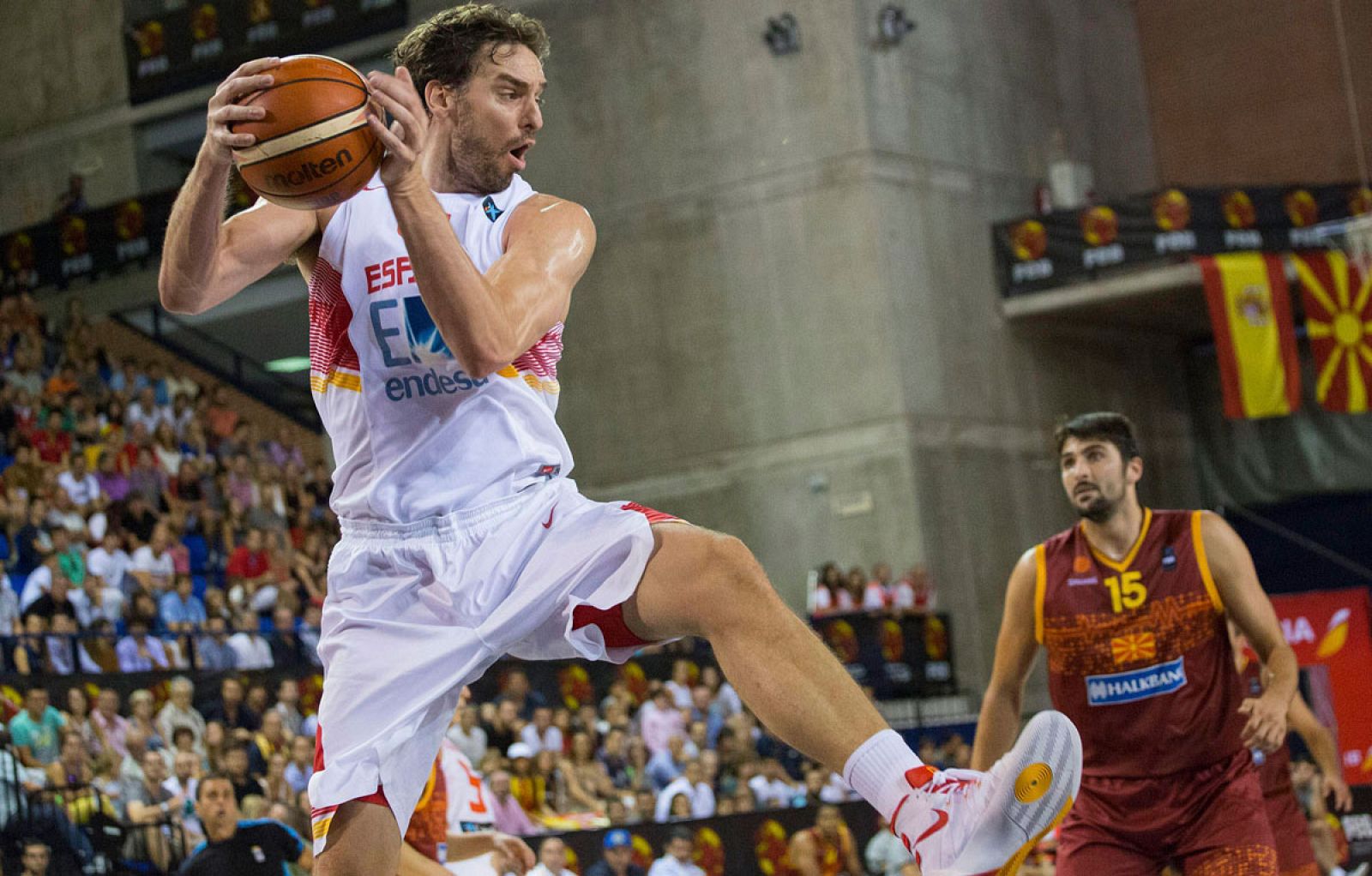 Pau Gasol durante uno de los partidos de preparación al Eurobasket