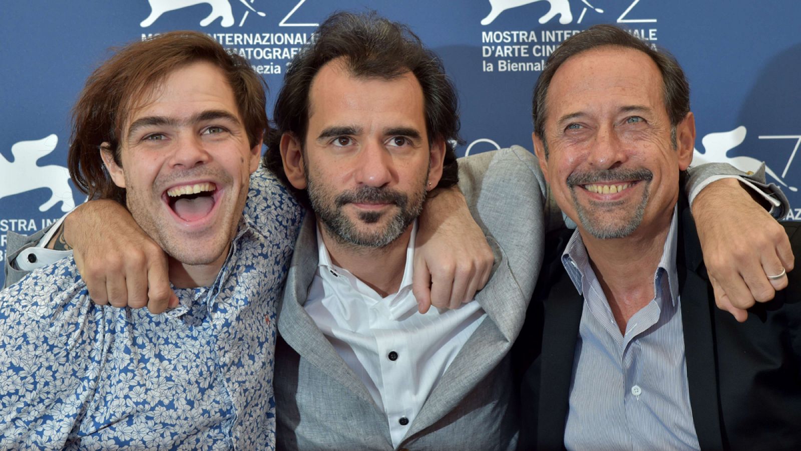 El director argentino Pablo Trapero, junto con los actores Guillermo Francella y Peter Lanzani, en la Mostra de Venecia