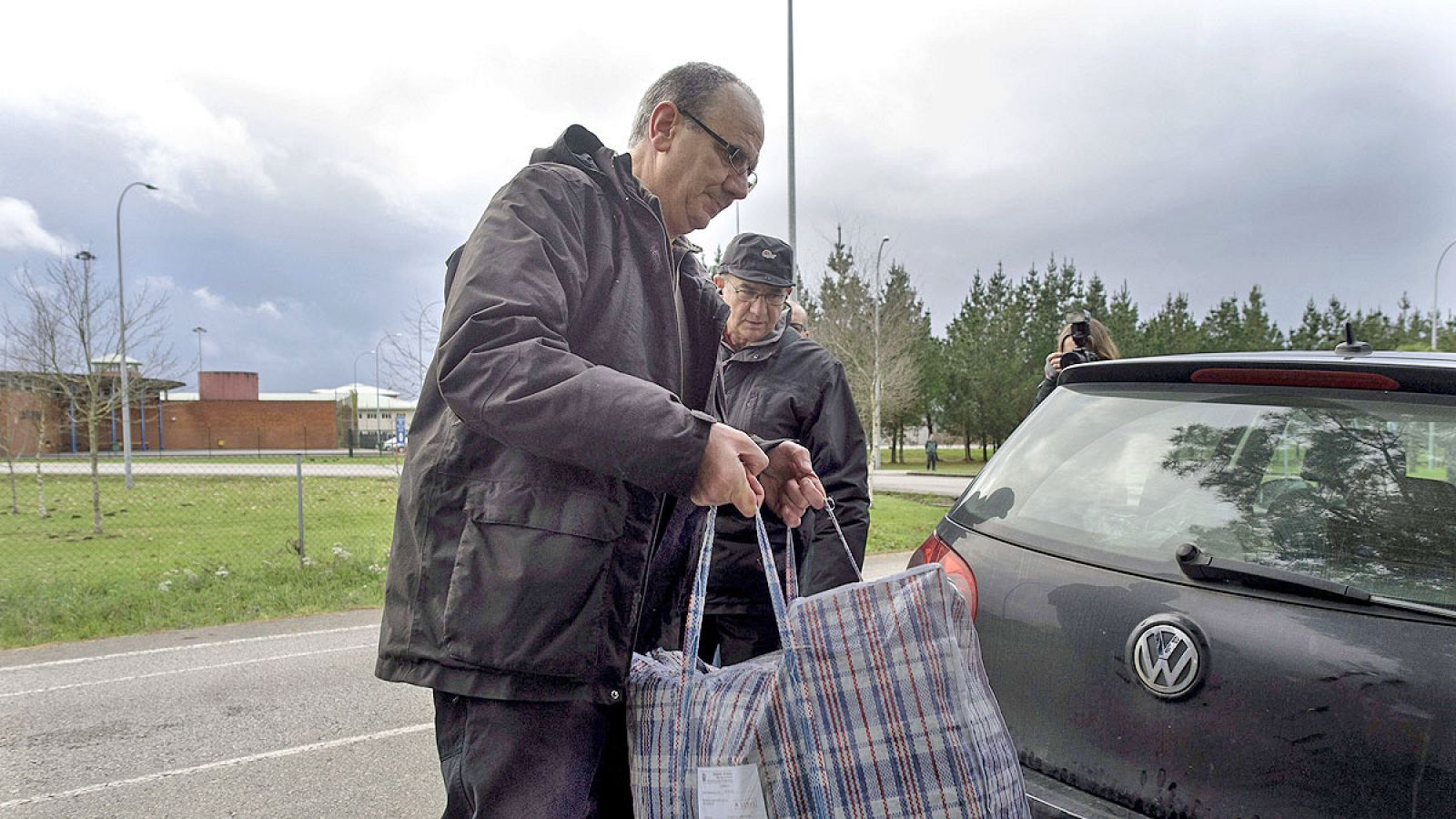 El etarra Alberto Plazaola en una imagen el día que salió de la prisión coruñesa de Teixeiro